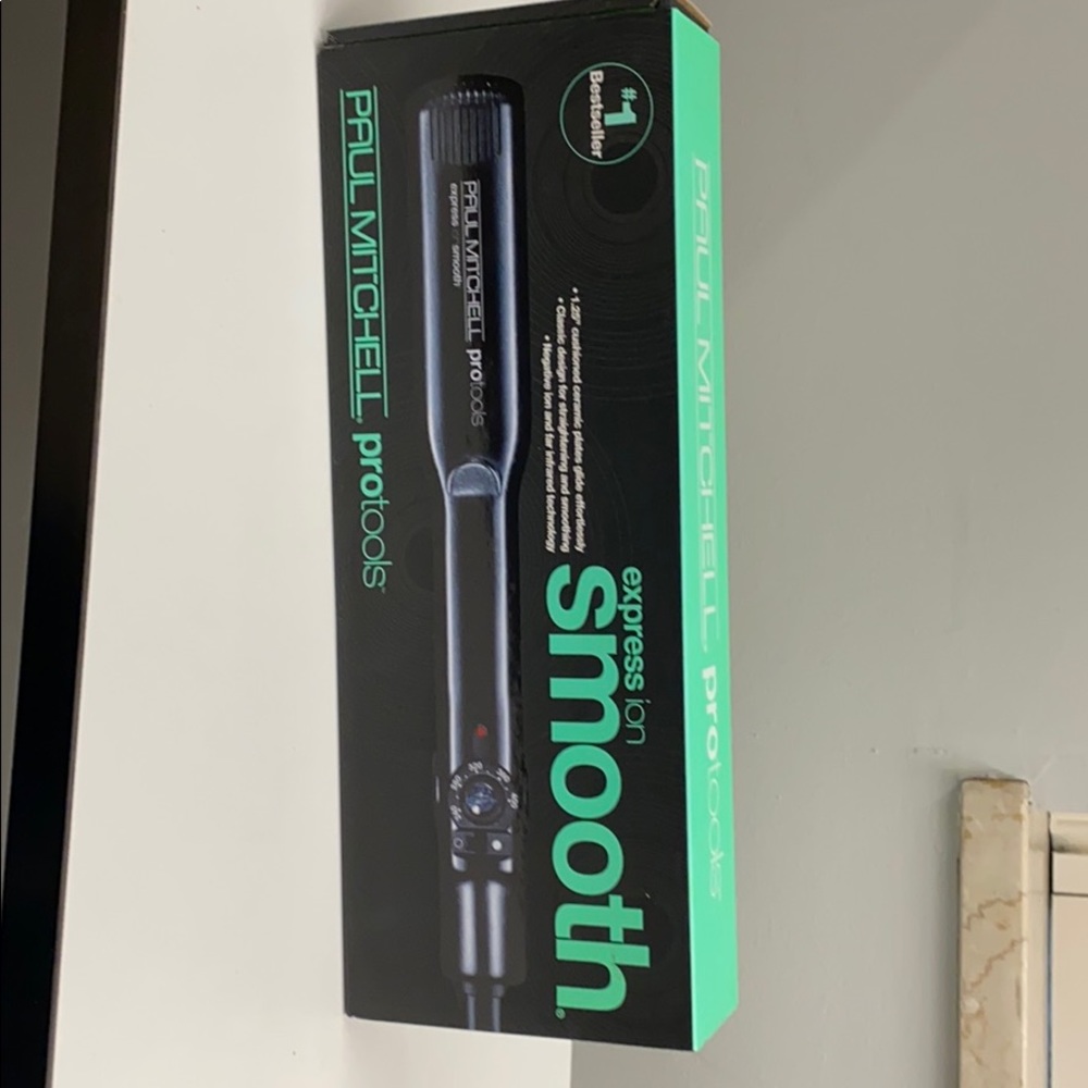 1.25 inch Paul Mitchell flat iron